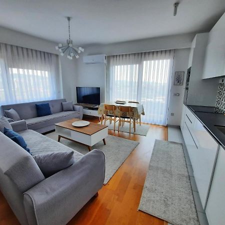 Luxury Sky View Apartment Приштина Екстер'єр фото