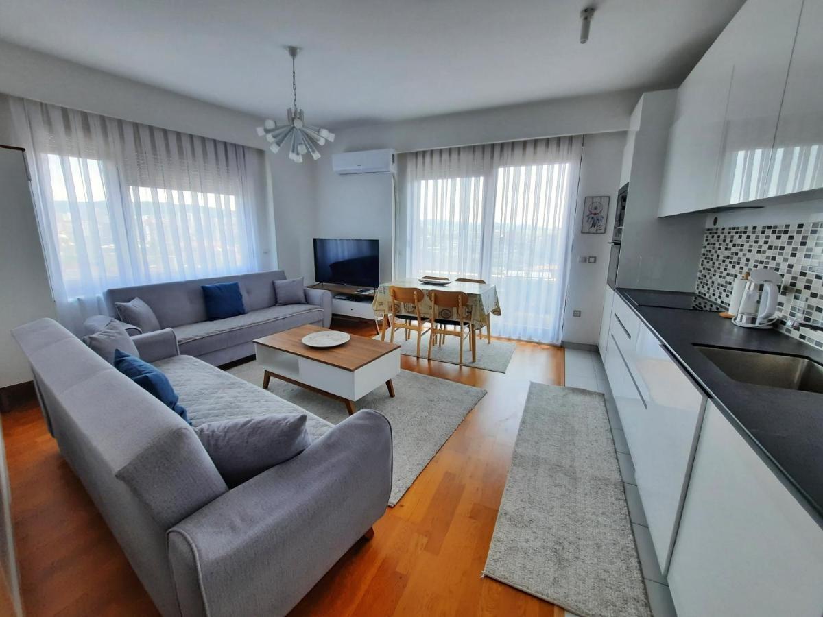 Luxury Sky View Apartment Приштина Екстер'єр фото