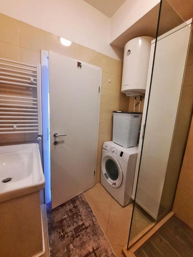 Luxury Sky View Apartment Приштина Екстер'єр фото
