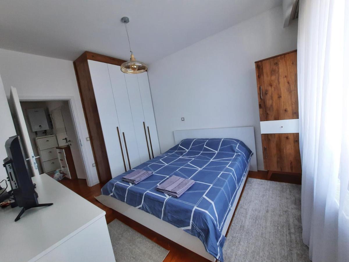 Luxury Sky View Apartment Приштина Екстер'єр фото