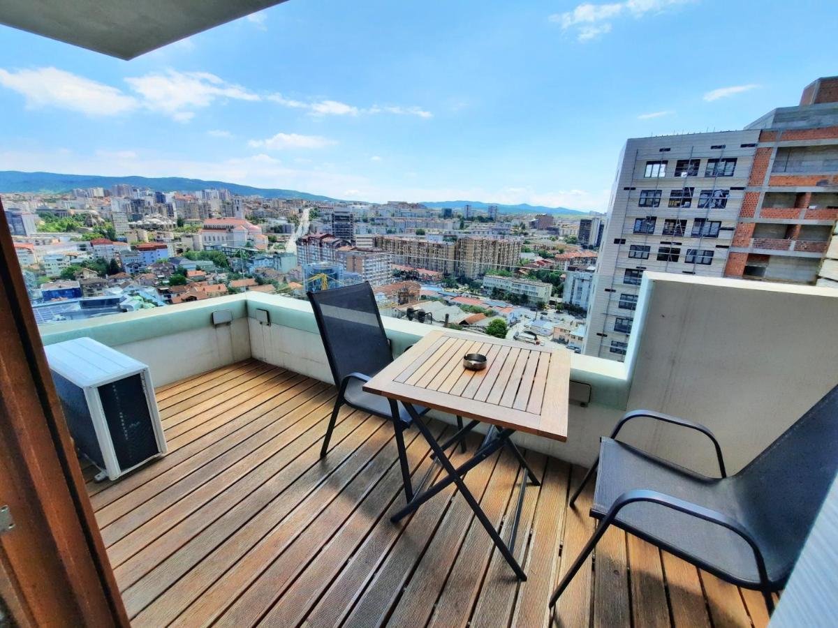 Luxury Sky View Apartment Приштина Екстер'єр фото