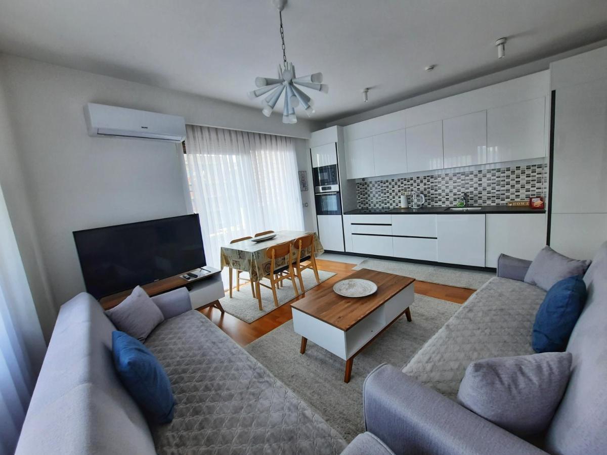 Luxury Sky View Apartment Приштина Екстер'єр фото