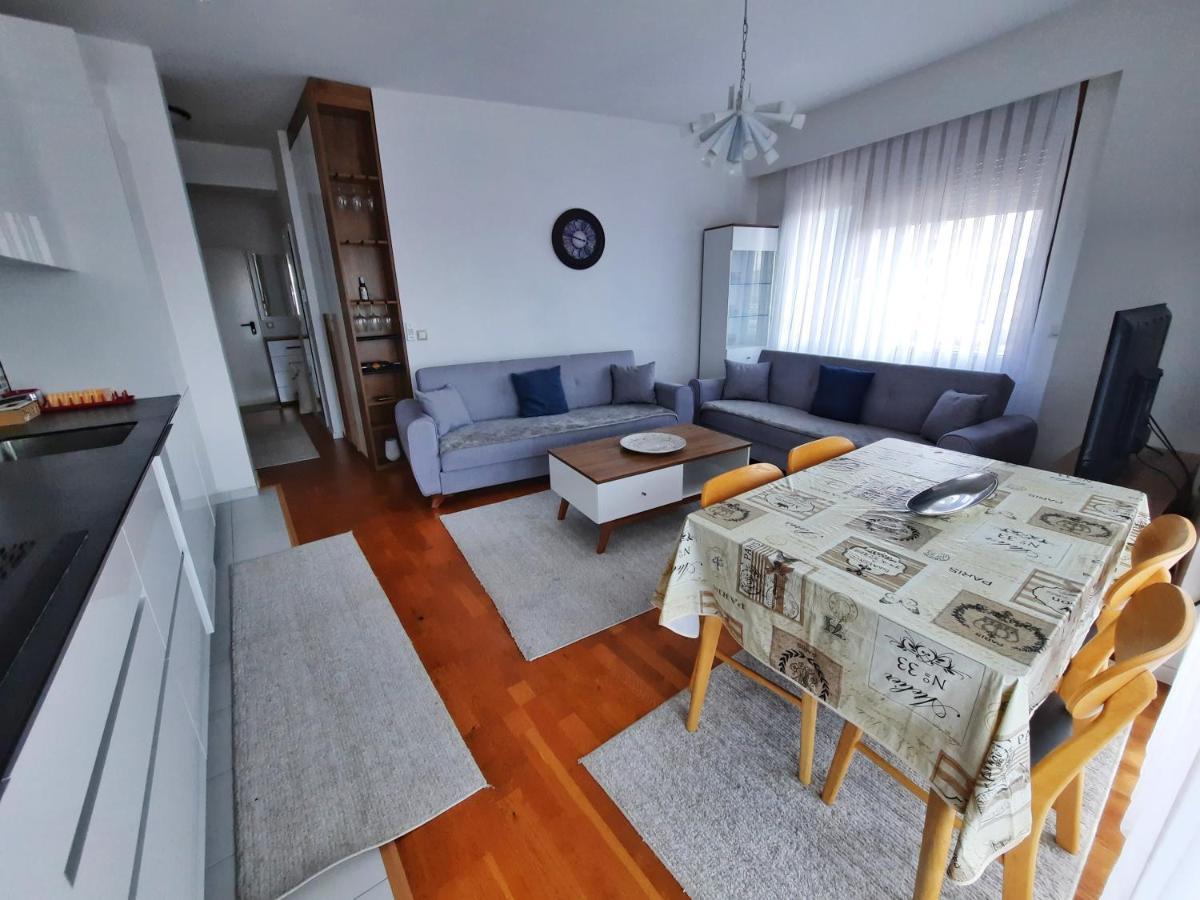 Luxury Sky View Apartment Приштина Екстер'єр фото