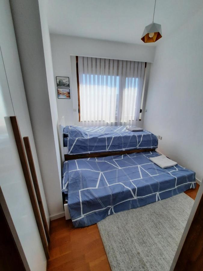 Luxury Sky View Apartment Приштина Екстер'єр фото