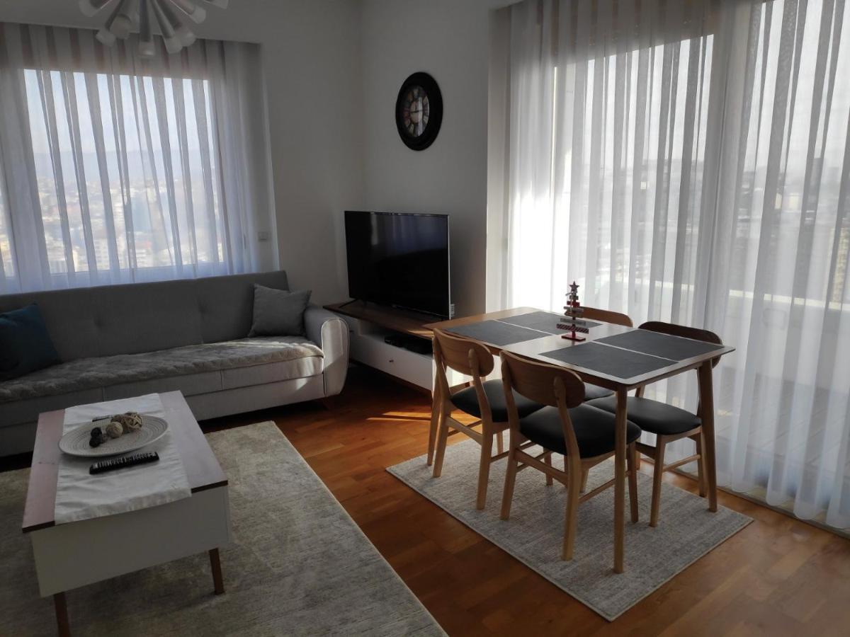 Luxury Sky View Apartment Приштина Екстер'єр фото