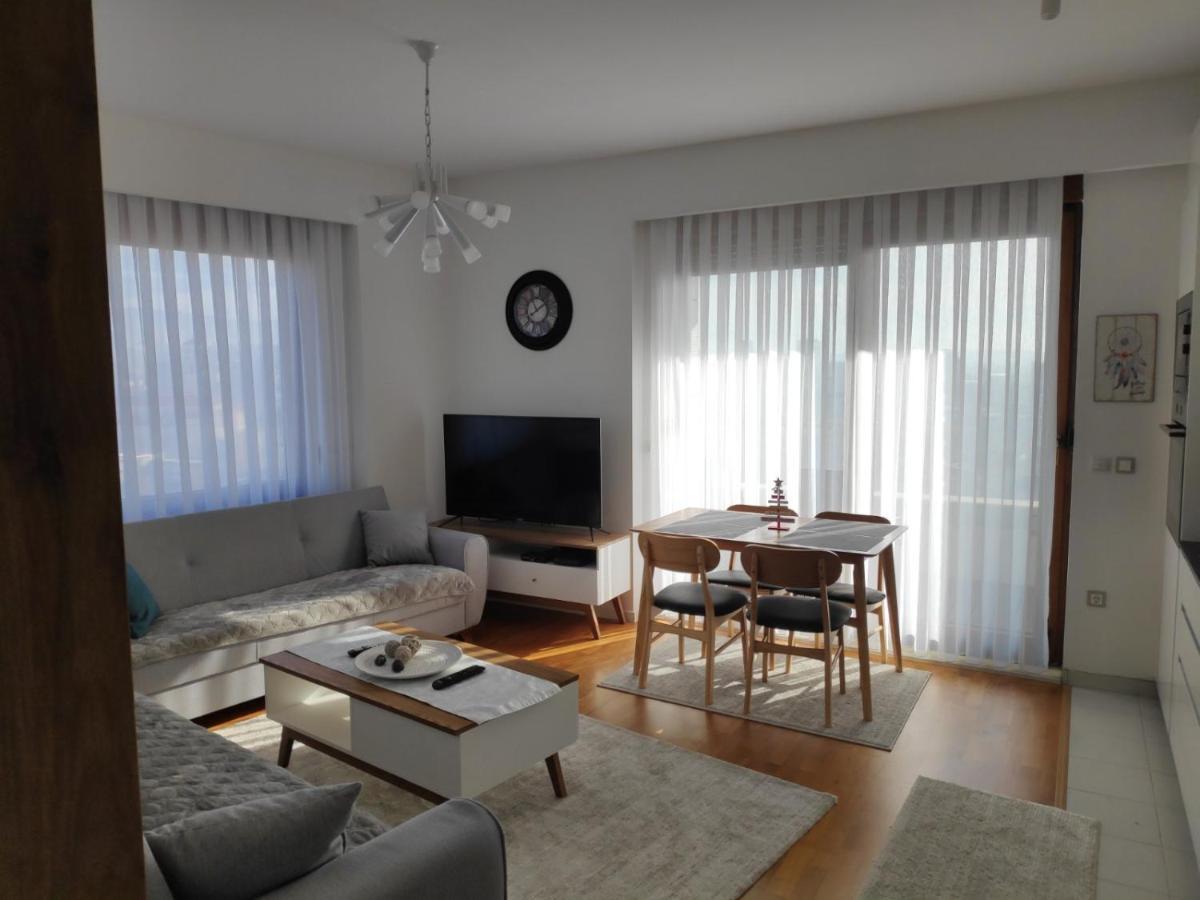 Luxury Sky View Apartment Приштина Екстер'єр фото